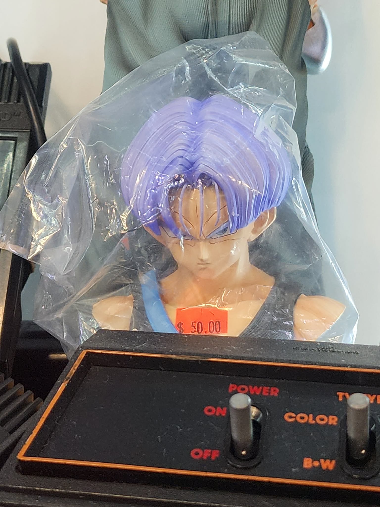 Unlimited Studio Dragon Ball Z Trunks & Vegeta 1/6 Scale Figures w/ interchangeable heads - Image 7
